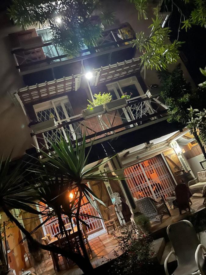 Chez Henri Hotel Pointe D'Esny Exterior photo